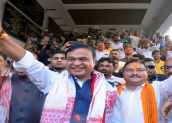 Guwahati, May 04 (ANI): Assam Chief Minister and BJP Candidate for the Jalukbari Assembly constituency Himanta Biswa Sarma with State BJP President Dilip Saikia shows victory sign as their party leads in Assam Legislative Assembly election, at BJP State office, in Guwahati on Monday. (ANI Photo)