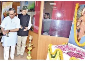 Pradeep Joshi, Akhil Bharatiya Sah-Prachar Pramukh, RSS and Lt. General (Retd) V K Chaturvedi lighting the lamp at the inauguration of seminar organised by Akhil Bhartiya Poorva Sainik Sewa Parishad