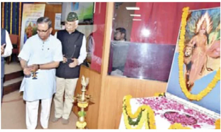 Pradeep Joshi, Akhil Bharatiya Sah-Prachar Pramukh, RSS and Lt. General (Retd) V K Chaturvedi lighting the lamp at the inauguration of seminar organised by Akhil Bhartiya Poorva Sainik Sewa Parishad