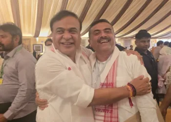 (Left) Assam CM Himanta Biswa Sarma (Right) West Bengal CM Suvendu Adhikari