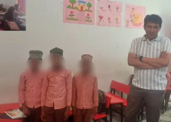 Three teachers of a PM Shri government school in Uttar Pradesh’s Sambhal district have been suspended and an FIR has been registered after videos allegedly showed Hindu students wearing skull caps and hijabs during school prayers