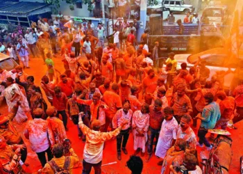 Streets of Kolkata erupt in saffron colour and cheers as Bengal embraces a new dawn (Photo : Nishant Kumar Azad)
