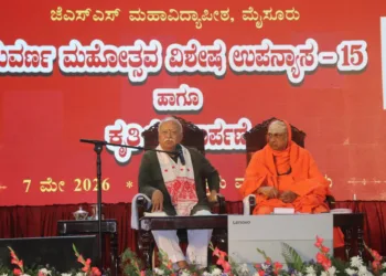 Dr Mohan Bhagwat ji, RSS Sarsanghchalak, and Pujya Jagadguru Sri Shivaratri Deshikendra Mahaswamiji