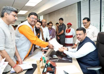 Hindu organisations submit a memorandum to Devendra Fadnavis against Maharashtra’s proposed Devasthan Inams Abolition Act