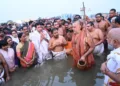 Kanchi Kamakoti Peethadhipati Vijayendra Saraswati, State Ministers Duddilla Sridhar Babu and Konda Surekha, and Endowments Department Principal Secretary Shailaja Ramaiyer inaugurated the Saraswati Anthya Pushkaralu being held at the Kaleshwaram Triveni Sangam by performing the Pushkar snanam.