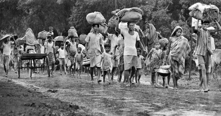 People leaving Bangladesh in 1971 unable to bear the atrocities of Pakistan
