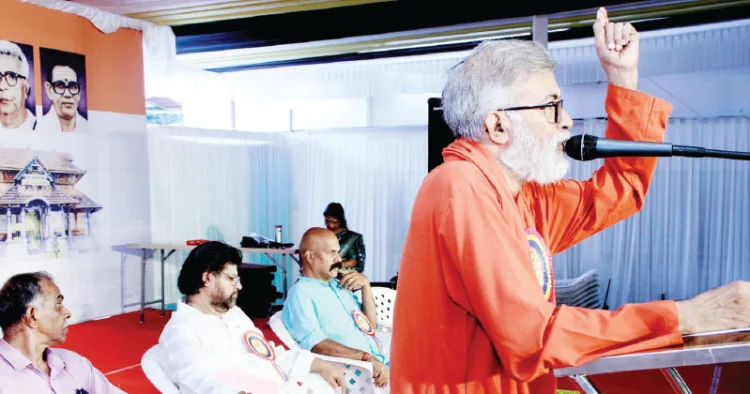 Swami Vivekamruthananda at Kerala Kshethra Samrakshana Samiti at Kozhikode
