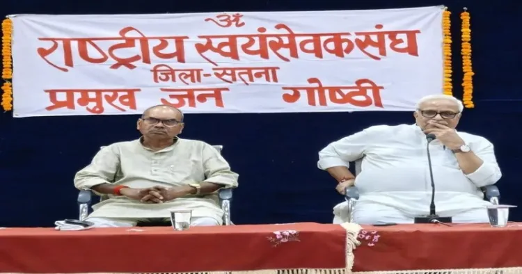 Bhayyaji Joshi, Akhil Bharatiya Karyakarini Sadasya (On the right) at the Pramukh Jan Goshthi of the RSS