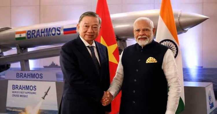 Vietnam President To Lam (left) with Prime Minister of India Narendra Modi (right)