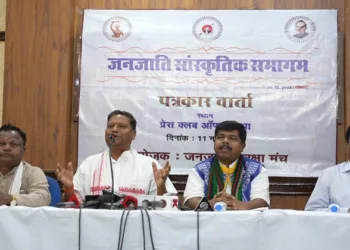 Dignitaries on the stage briefing the media about the Janjati Sanskritik Samagam 2026