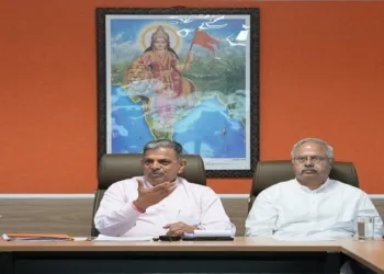 (Left) RSS Sarkaryavah Dattatreya Hosabale ji (Right) Sunil Ambekar ji, Akhil Bharatiya Prachar Pramukh, RSS