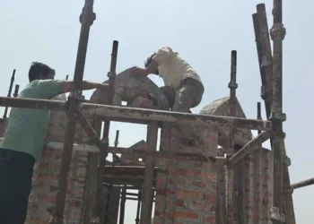 Mosque management demolishes the minaret over the mosque in Haridwar that was illegally constructed
