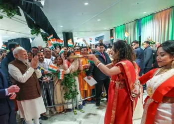 Prime Minister Narendra Modi receives a vibrant Bengali cultural welcome from the Indian diaspora during his arrival in Gothenburg, Sweden
