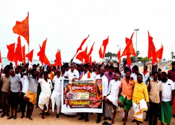 Supporters of Hindu Munnani wage one leg protest against the Thiruchendur Subramanya Swamy temple ticket scam