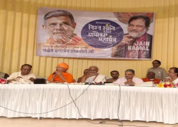 Rashtriya Swayamsevak Sangh (RSS) Sarkaryavah Dattatreya Hosabale along with other dignitaries on the stage at the inaugural ceremony of artist Jain Kamal’s exhibition “Namokar Mahamantra for World Peace” at Jehangir Art Gallery