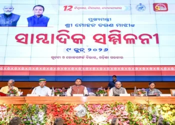 Odisha CM Mohan Charan Majhi and Union Minister of Law and Justice Arjun Ram Meghwal along with other dignitaries on the stage on the occasion of completion of 12 years of the Central Government