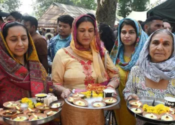 Kashmiri Pandits at Kheer Bhawani Temple(File Photo)