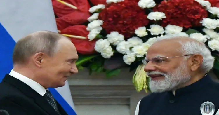 (Left) Russian President Vladimir Putin (Right) Prime Minister Narendra Modi (Image Credit: ANI)