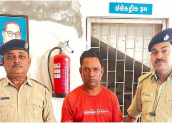 Gujarat: Married Man Karim Rafik Posed as Widower 'Aditya Patel' to Trap Hindu Women; 8,000 Photos and Videos Found on Phone