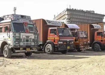 Cabinet approves Rs 9,585 crore scheme to replace old trucks and buses in Delhi-NCR