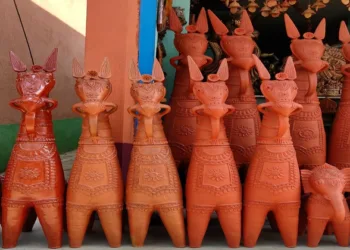 From Bankura’s red soil, Panchmura’s terracotta tradition blends clay, devotion, and craft into a living heritage of West Bengal
