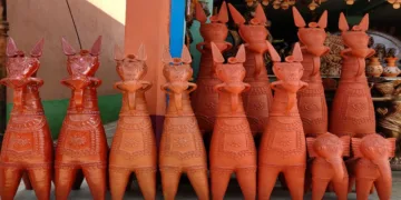 From Bankura’s red soil, Panchmura’s terracotta tradition blends clay, devotion, and craft into a living heritage of West Bengal
