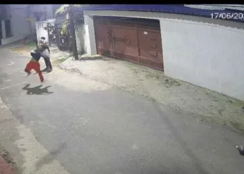Two unidentified youth hurled petrol bomb at the RSS office in Ranchi