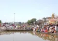People around a kund