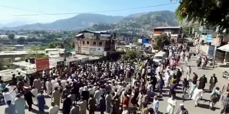 People gather in large numbers during an anti-Pakistan protest, in Pakistan-occupied Jammu and Kashmir (ANI Video Grab)
