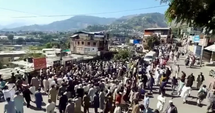 People gather in large numbers during an anti-Pakistan protest, in Pakistan-occupied Jammu and Kashmir (ANI Video Grab)