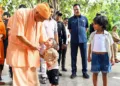 Uttar Pradesh Chief Minister Yogi Adityanath with children of the state (Image used for representative purposes)