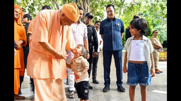 Uttar Pradesh Chief Minister Yogi Adityanath with children of the state (Image used for representative purposes)