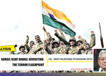 Bharatiya soldiers celebrating victory during Kargil War