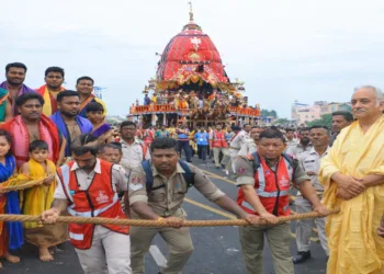 Rajaprasad Bije Ritual: Servitors Convey Mahaprabhu's Recovery Message to Gajapati Maharaja Divya Singh Dev