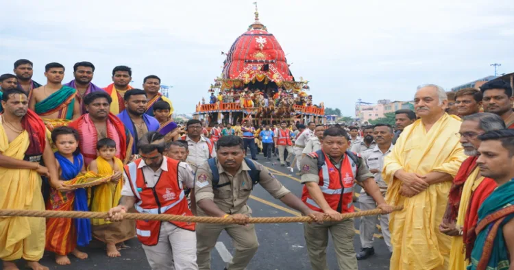 Rajaprasad Bije Ritual: Servitors Convey Mahaprabhu's Recovery Message to Gajapati Maharaja Divya Singh Dev