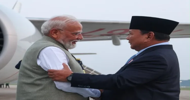 Prime Minister Narendra Modi was recieved at the airport by the Indonesian President Prabowo Subianto