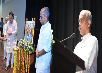 (Left) Rajasthan Chief Minister Bhajan Lal Sharma lights the ceremonial lamp (Right) Pragya Pravah National Convenor J Nandakumar