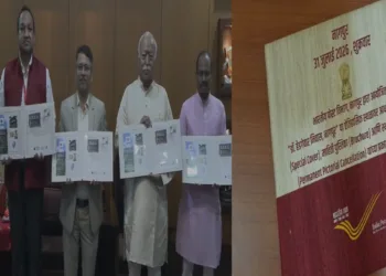 India Post officials along with RSS Sarsanghchalak Dr Mohan Bhagwat unveil special cover on Dr Hedgewar's Nagpur Home; Mohan Bhagwat Calls RSS a Service to the Nation