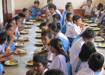 Students having mid-day meal at a government school (File Photo for representation)