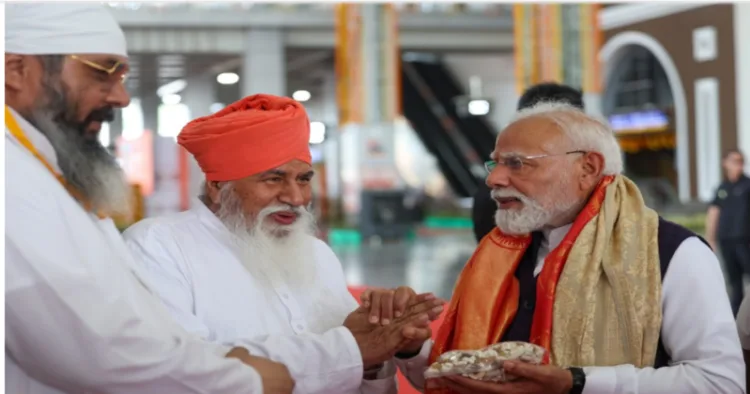 PM Modi Applauds Sant Niranjan Dass' Social Welfare Work During Punjab Visit