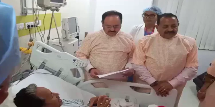 Sonam Wangchuk breaks his fast in front of Union Ministers JP Nadda and Dr Jitendra Singh