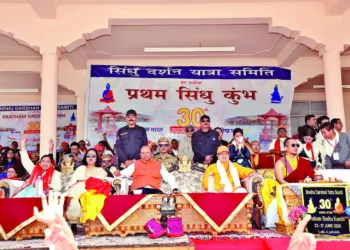 Shri Vinai Kumar Saxena, LG Leh, the Chief Guest with Shri Indresh Kumar ji and other prominent guests