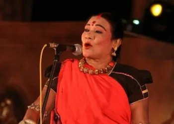 Teejan Bai during a performance