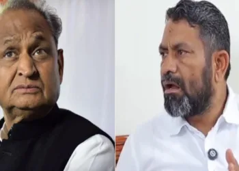 Ashok Gehlot (Left), CPI(M)) leader, Balwan Poonia (Right)
