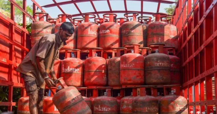 Commercial LPG cylinder price drops by Rs 183.50 in Delhi from July 1
