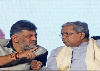 Karnataka Deputy Chief Minister D K Shivakumar (Left) and Karnataka Chief Minister Siddaramaiah (Right)