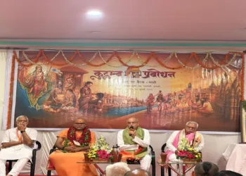 Bharatiya Kutumb Prabodhan Sanyojak of RSS Ravindra Joshi addressing the gathering
