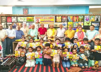 RSS functionaries with the children after the inauguration of the Mata Revati Bai Sanskar Kendra in Delhi