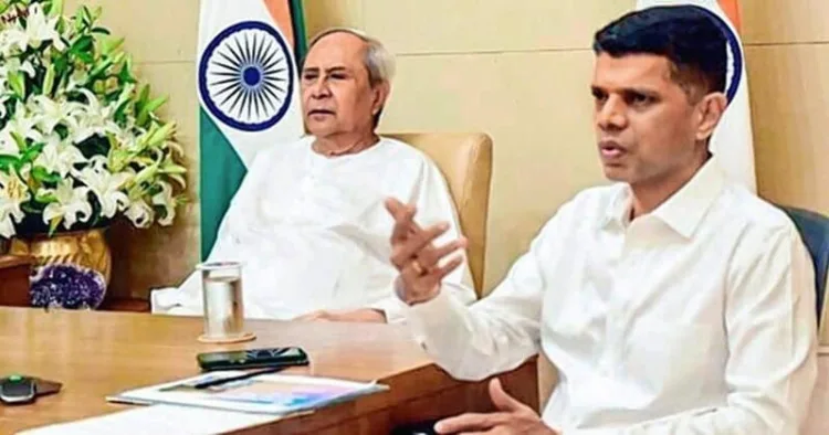 Former IAS V.K. Pandian (Right) has been asked to appear before a police team investigating the disappearance of two inquiry reports