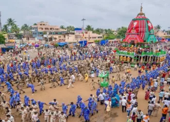 Caption : The Dakshina Moda ritual of Chariots in Puri Grand Road